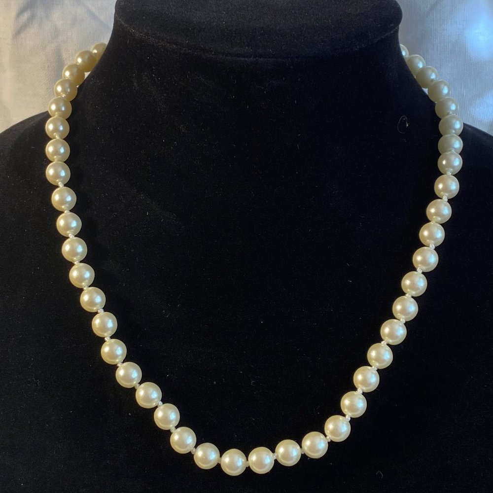 Vintage AVON Faux Pearl Strand / 7mm - 17"